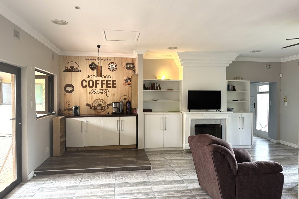 4 Bedroom House for Sale in Scottburgh South - Photo 5