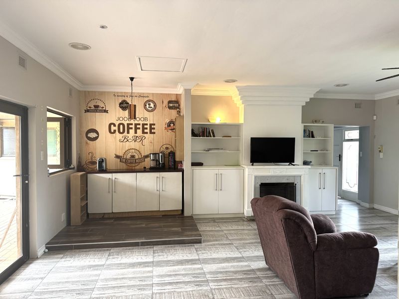 4 Bedroom House for Sale in Scottburgh South - Photo 5