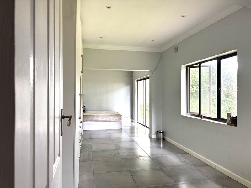 4 Bedroom House for Sale in Scottburgh South - Photo 9