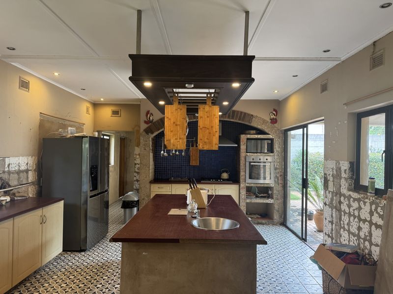 4 Bedroom House for Sale in Scottburgh South - Photo 7