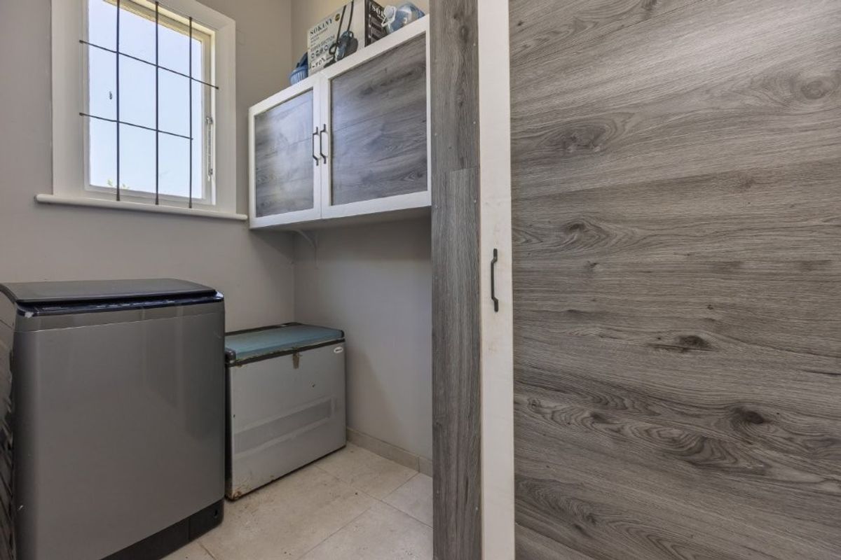 Old World Charm - Photo 5