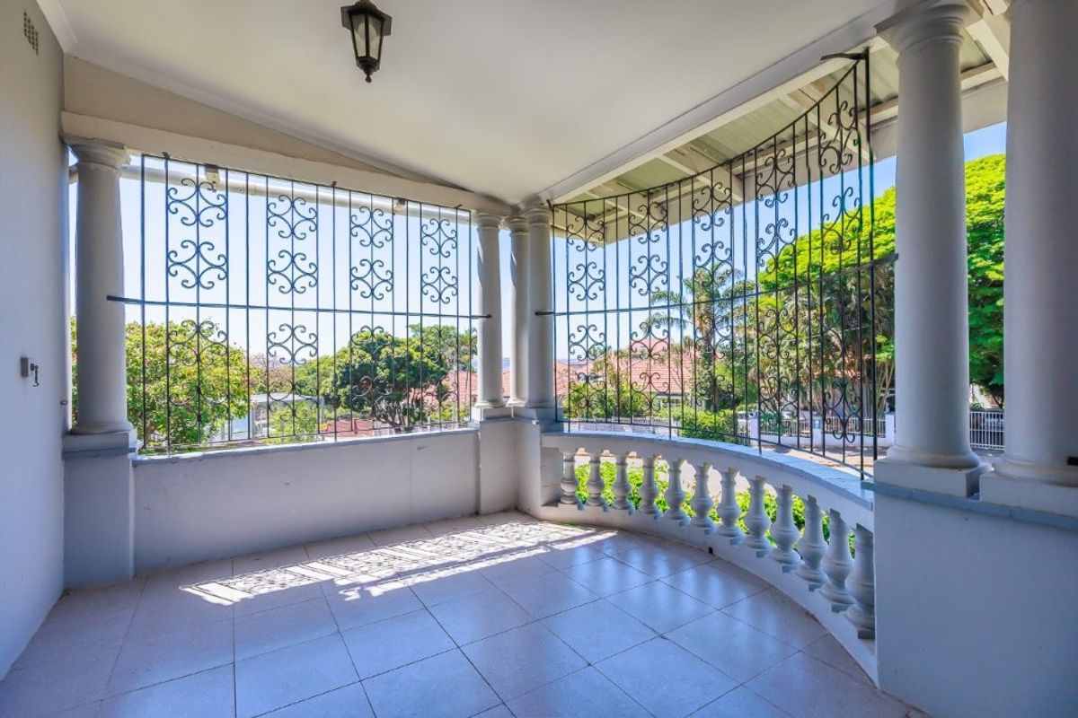 Old World Charm - Photo 4