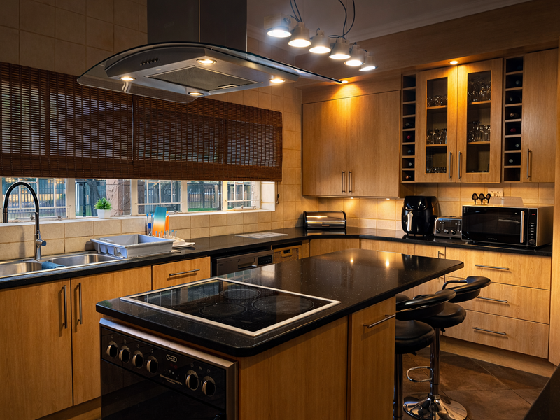 Stylish Family Home with Heated Pool – Walk to Schools & Shops - Photo 8