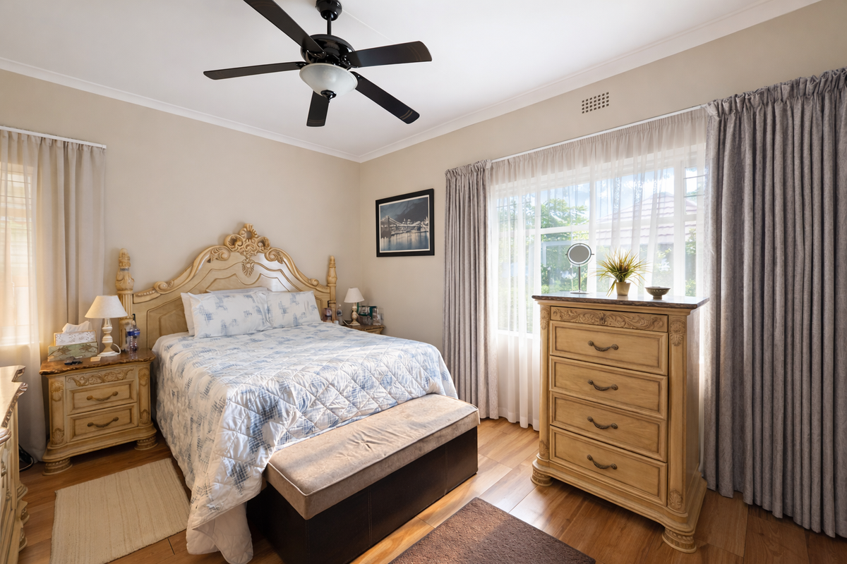 Stylish Family Home with Heated Pool – Walk to Schools & Shops - Photo 3