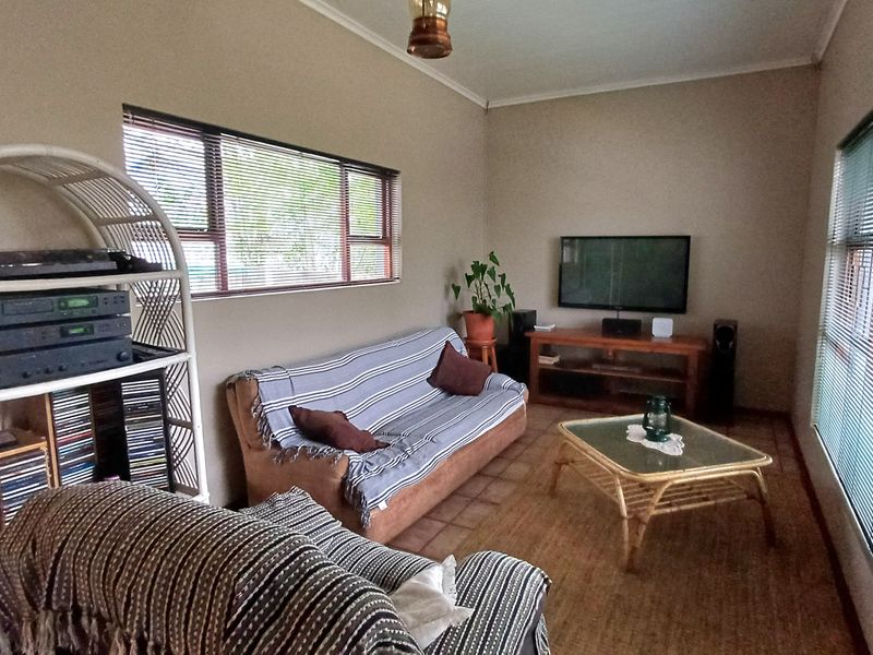 Large Family Home for sale in Vanes Estate, Uitenhage. - Photo 10