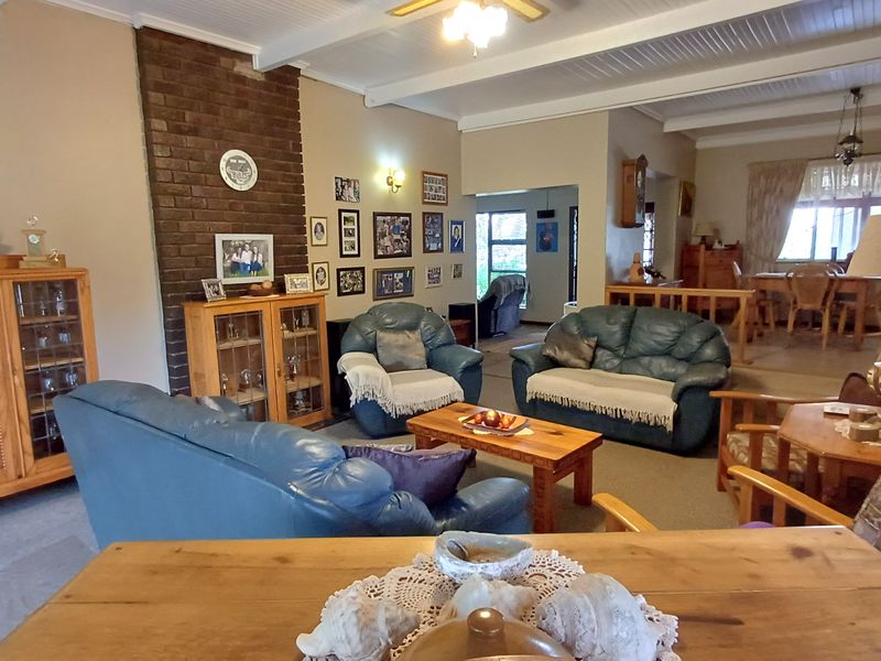 Large Family Home for sale in Vanes Estate, Uitenhage. - Photo 7