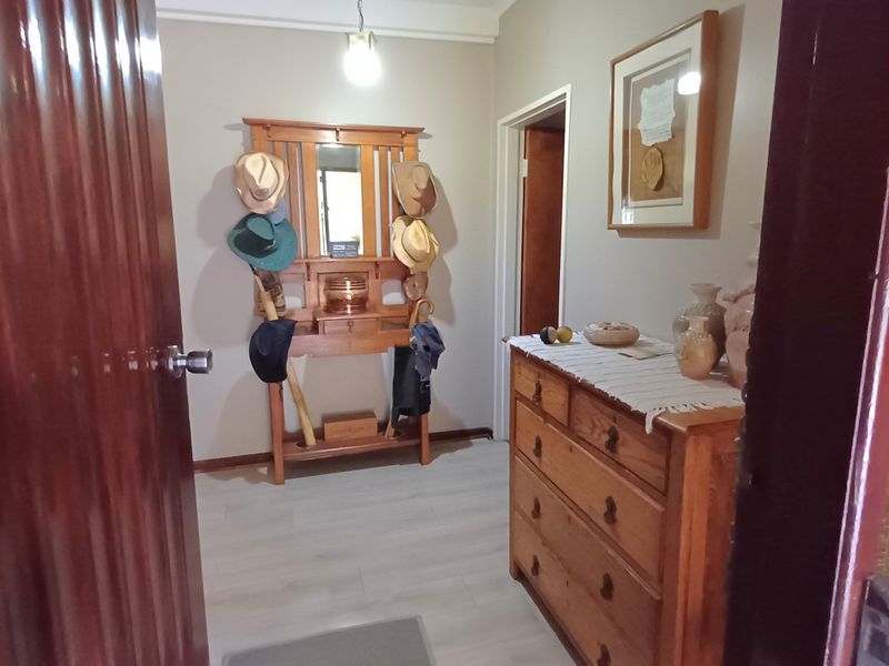Large Family Home for sale in Vanes Estate, Uitenhage. - Photo 6