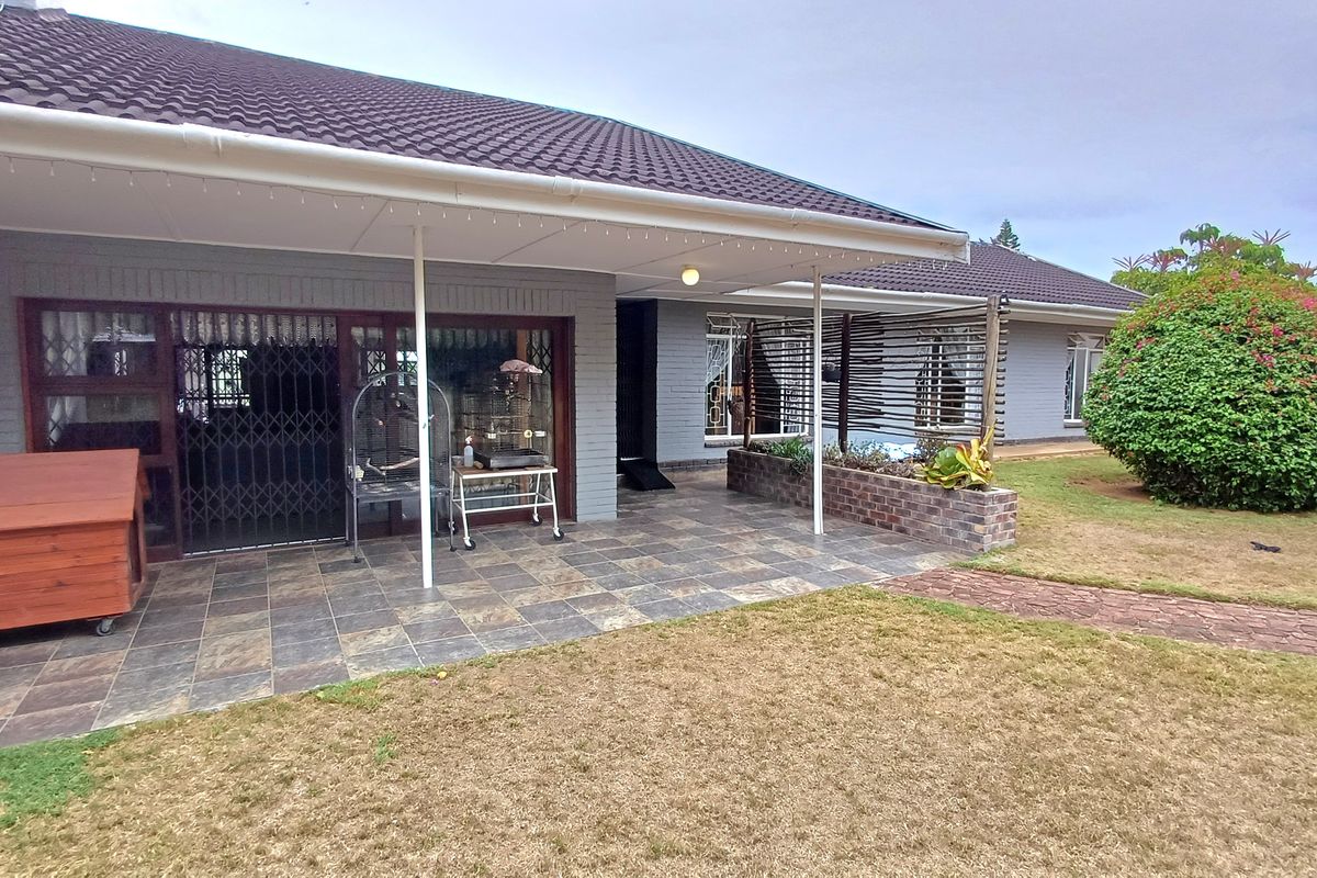 Large Family Home for sale in Vanes Estate, Uitenhage. - Photo 2