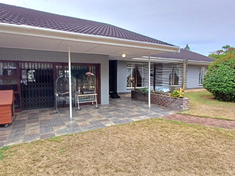 Large Family Home for sale in Vanes Estate, Uitenhage. - Photo 2