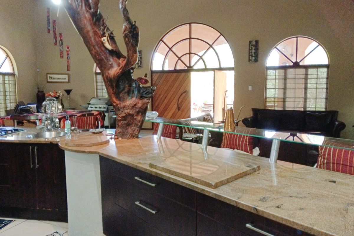 Exquisite home just right for you! - Photo 4