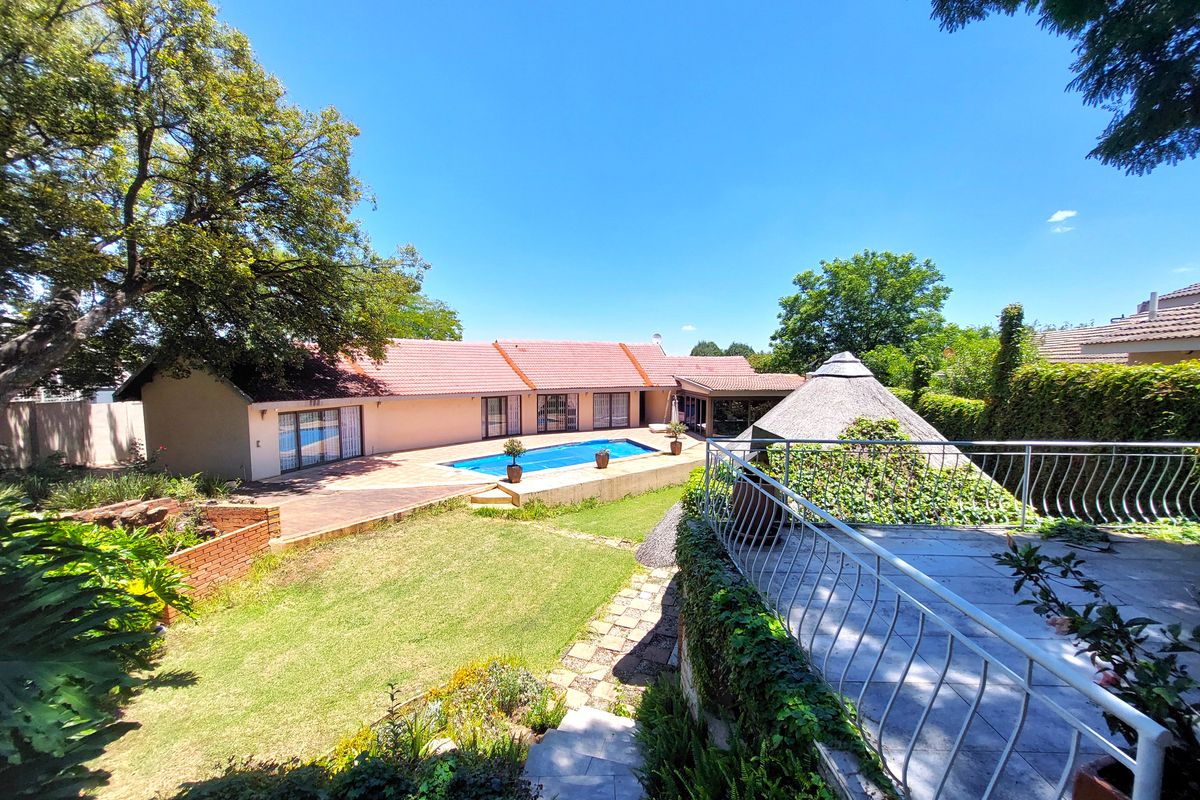 Well located family home in the heart of Waterkloof Ridge Ext 2 - Photo 2
