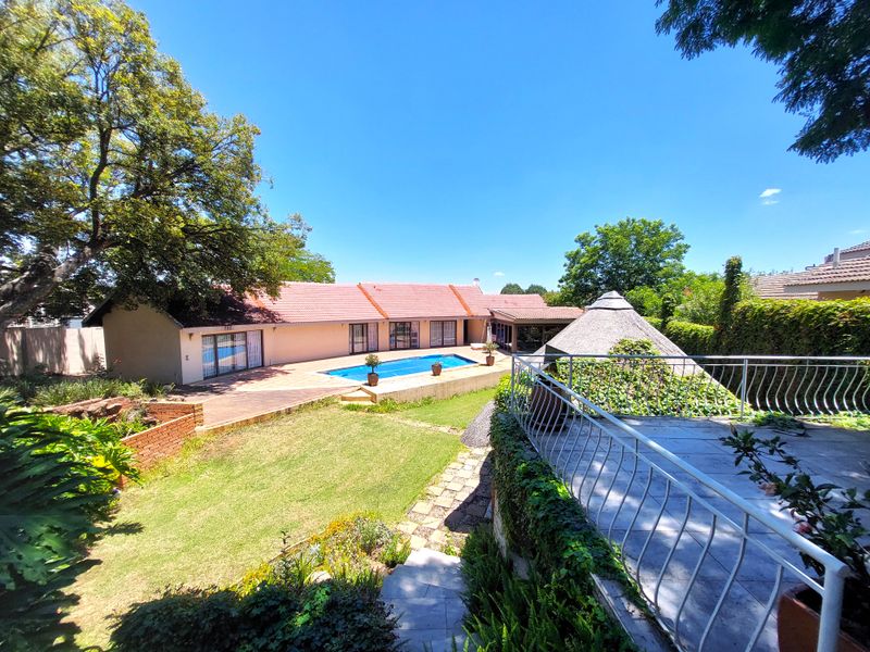 Well located family home in the heart of Waterkloof Ridge Ext 2 - Photo 2