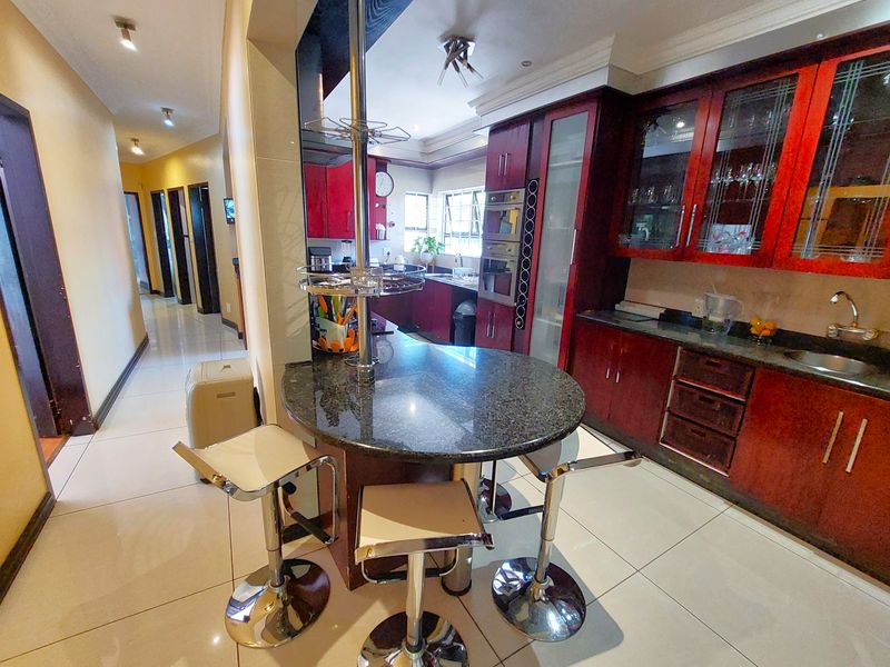 Well located family home in the heart of Waterkloof Ridge Ext 2 - Photo 10