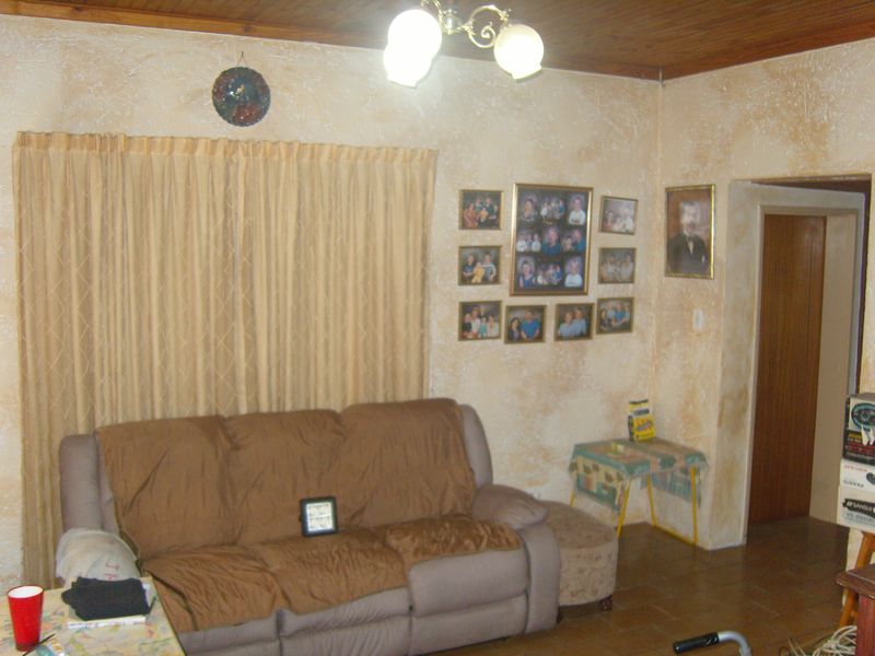 4 bedroom house for sale in Suideroord, Johannesburg – perfect for families or investors! - Photo 7