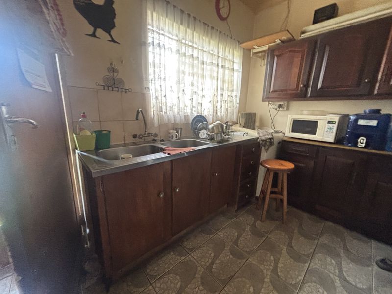 Sole and Exclusive Mandate - Witbank x 8 - Photo 4