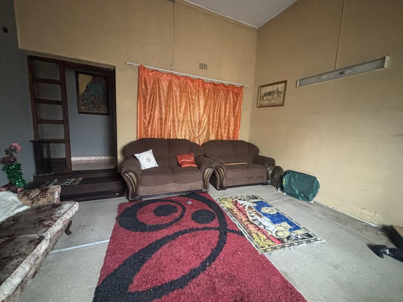 Sole and Exclusive Mandate - Witbank x 8 - Photo 2