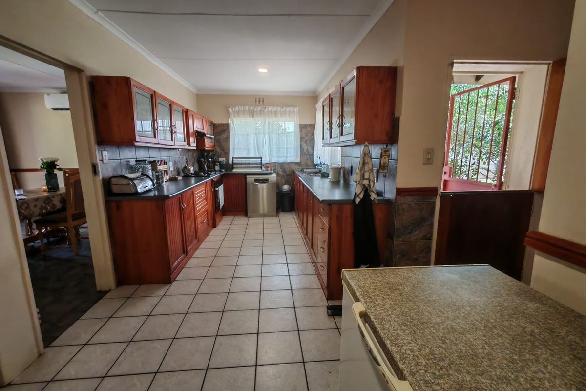 4 Bedroom house for sale in Vaalpark - Photo 5
