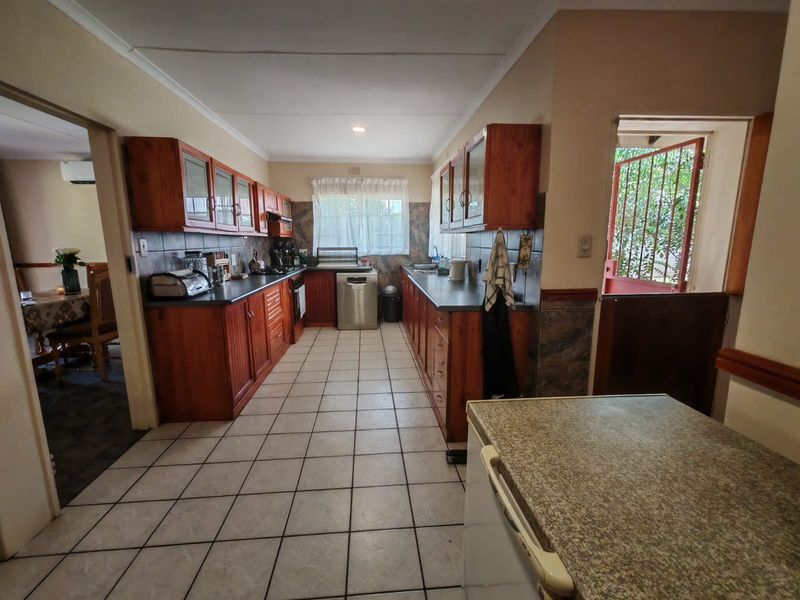 4 Bedroom house for sale in Vaalpark - Photo 5