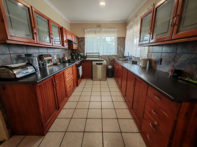 4 Bedroom house for sale in Vaalpark - Photo 6