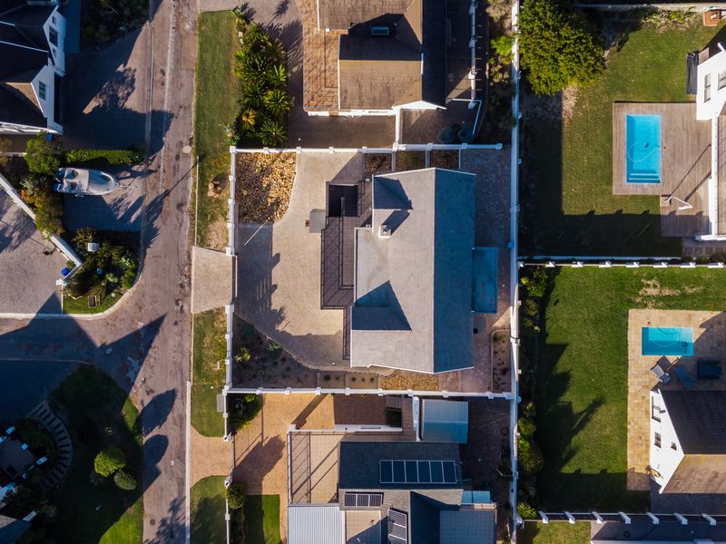 Sun, Style & Canal Vibe Smiles – Just Move In and Live the Dream! - Photo 5