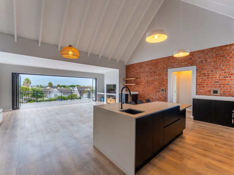 Sun, Style & Canal Vibe Smiles – Just Move In and Live the Dream! - Photo 7