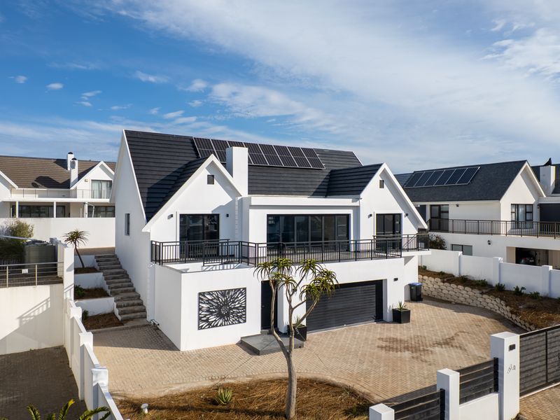 Sun, Style & Canal Vibe Smiles – Just Move In and Live the Dream! - Photo 3