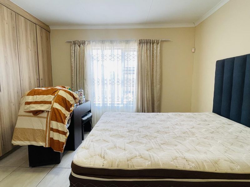 Spacious Family Home - Photo 8