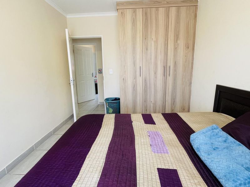 Spacious Family Home - Photo 7