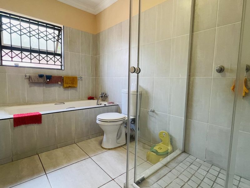 Spacious Family Home - Photo 6