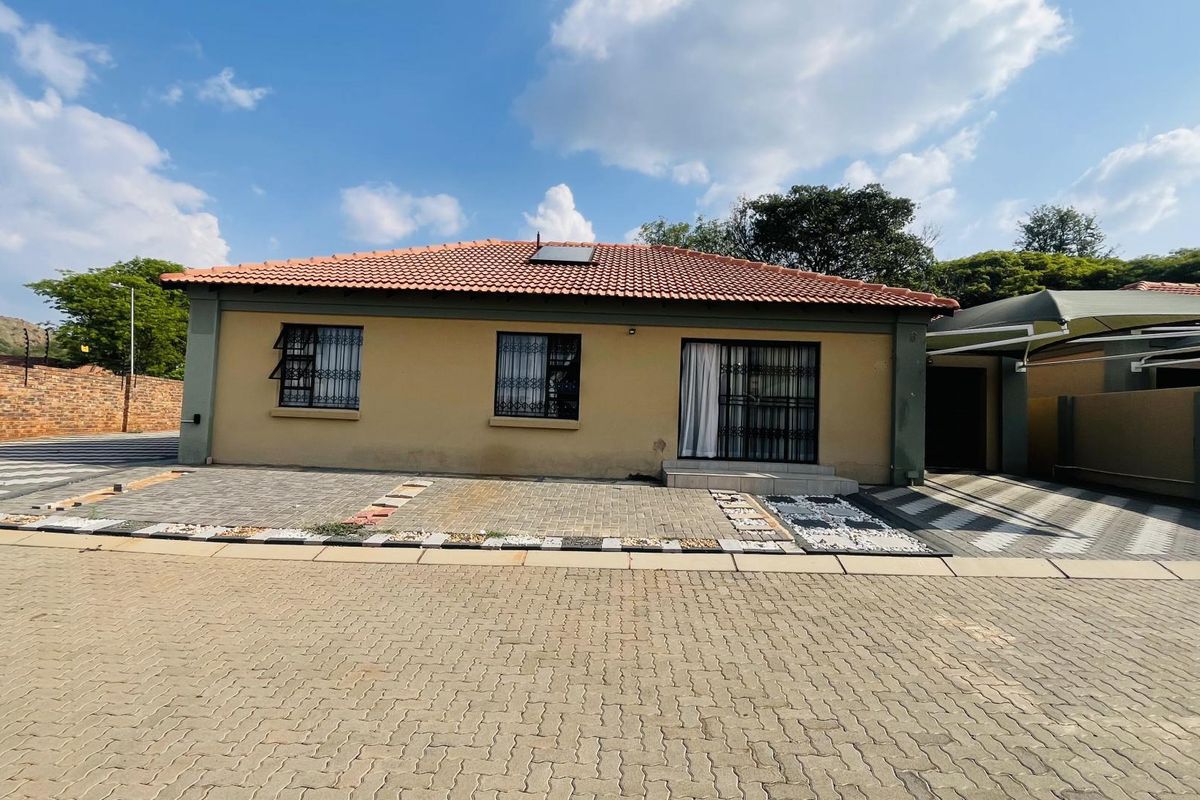 Spacious Family Home - Photo 2