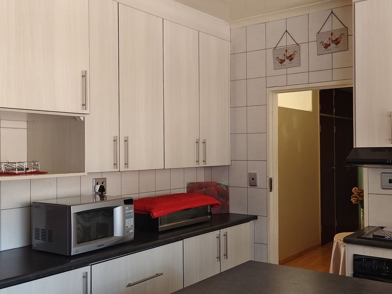 Beautiful Maintained And Perfect Located - Photo 6