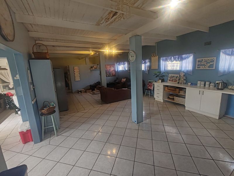 4-bedroom home for sale in Heuwelkruin with separate flat. - Photo 7