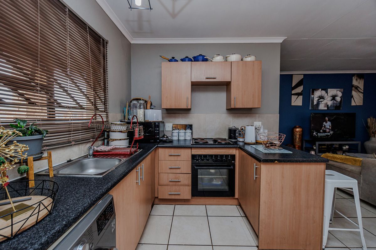 Modern Townhouse & Perfect Location - Photo 2