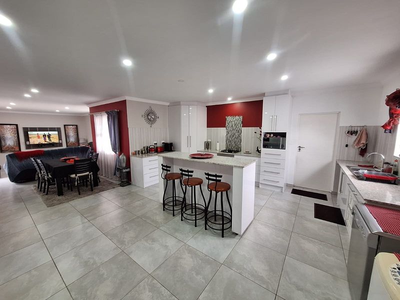 Spacious Single-Level Living in Popular Fountains Estate - Photo 10