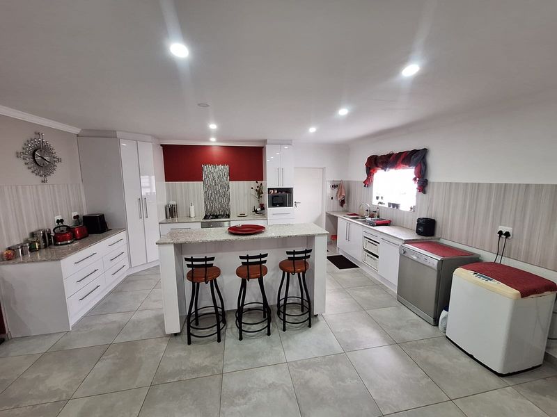 Spacious Single-Level Living in Popular Fountains Estate - Photo 9