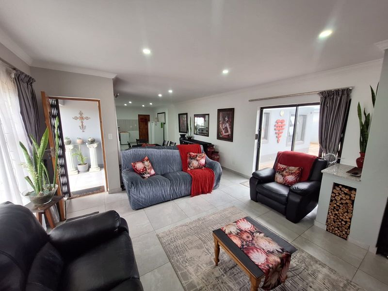 Spacious Single-Level Living in Popular Fountains Estate - Photo 6