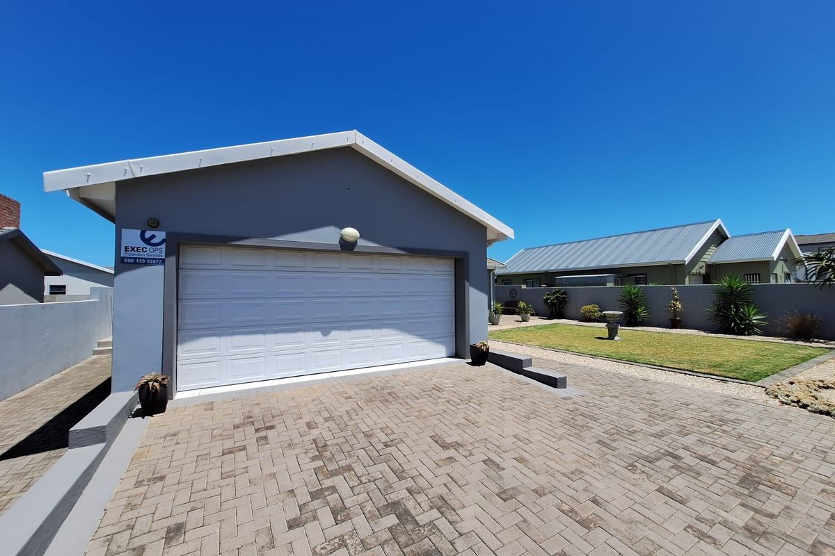 Spacious Single-Level Living in Popular Fountains Estate - Photo 2
