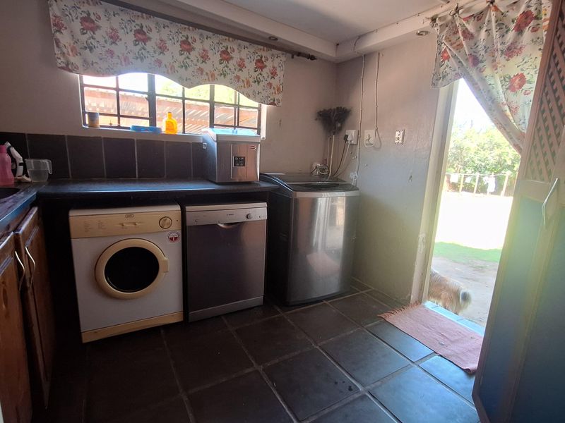 House with boma and workspace for sale - Photo 9