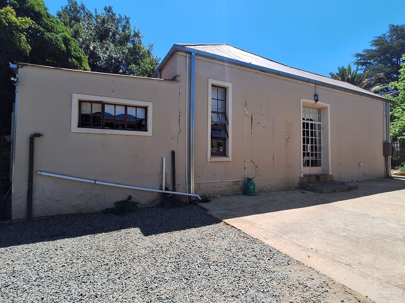 House with boma and workspace for sale - Photo 2