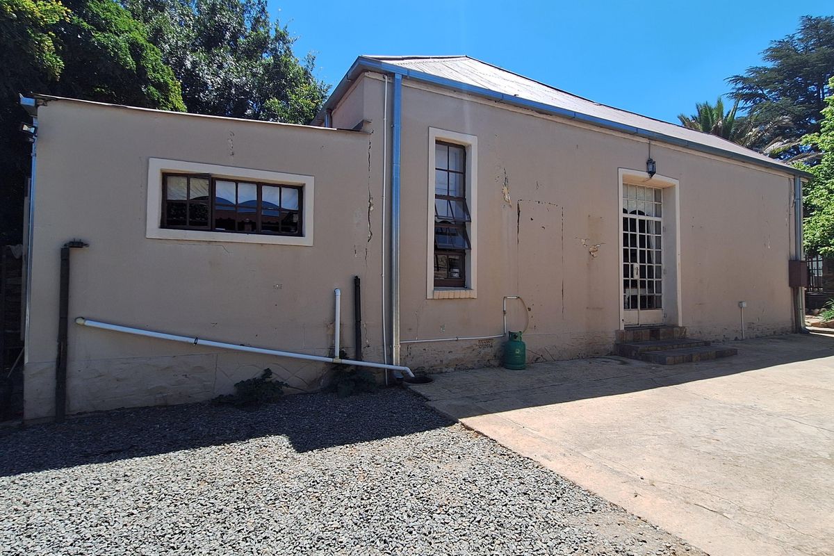 House with boma and workspace for sale - Photo 2