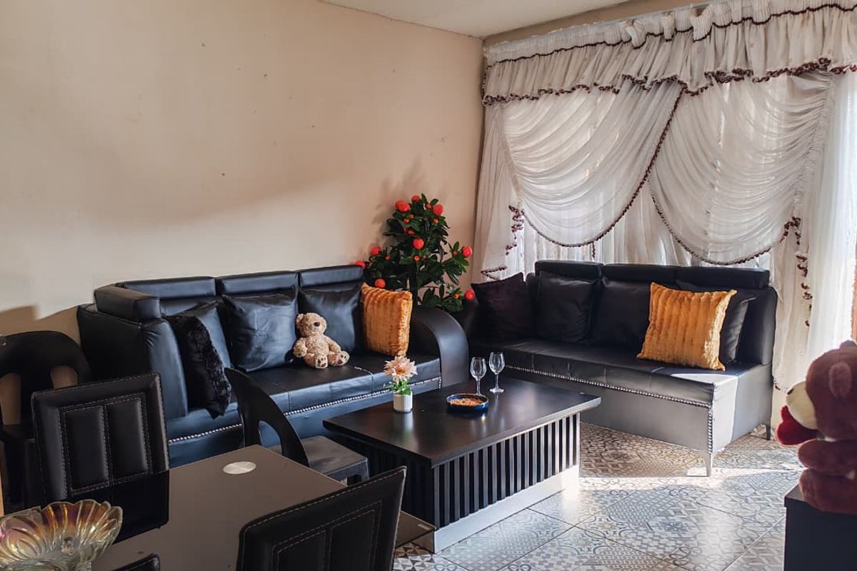 Comfortable 2-Bedroom Apartment in the Heart of Rustenburg Central - Photo 2