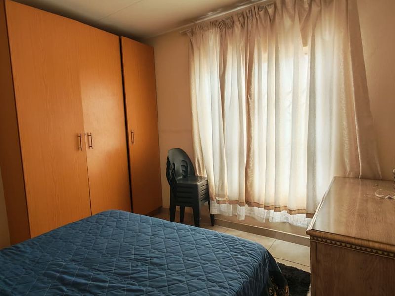 Comfortable 2-Bedroom Apartment in the Heart of Rustenburg Central - Photo 8