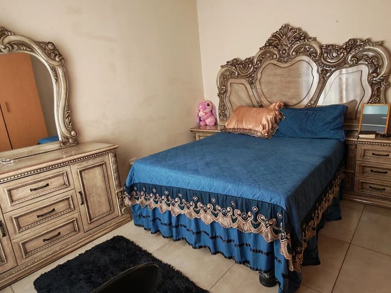 Comfortable 2-Bedroom Apartment in the Heart of Rustenburg Central - Photo 6