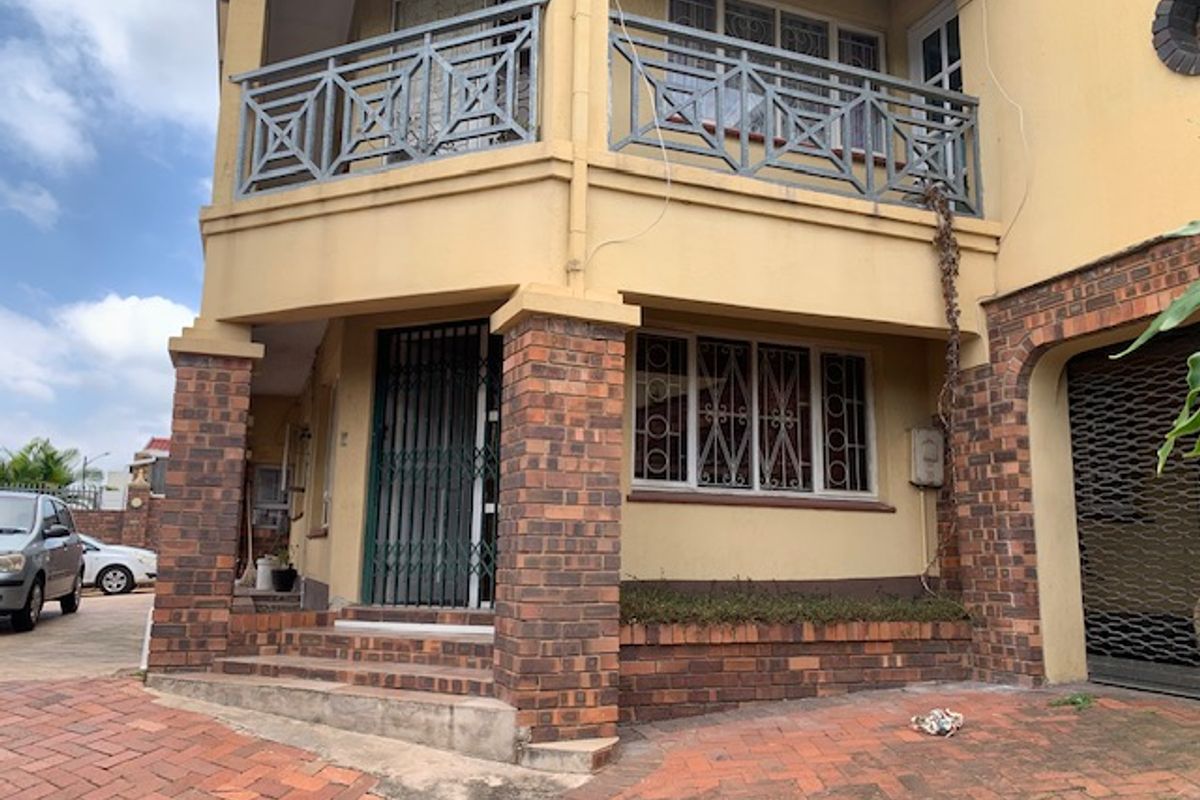 Spacious Family Retreat in Shallcross - Photo 3