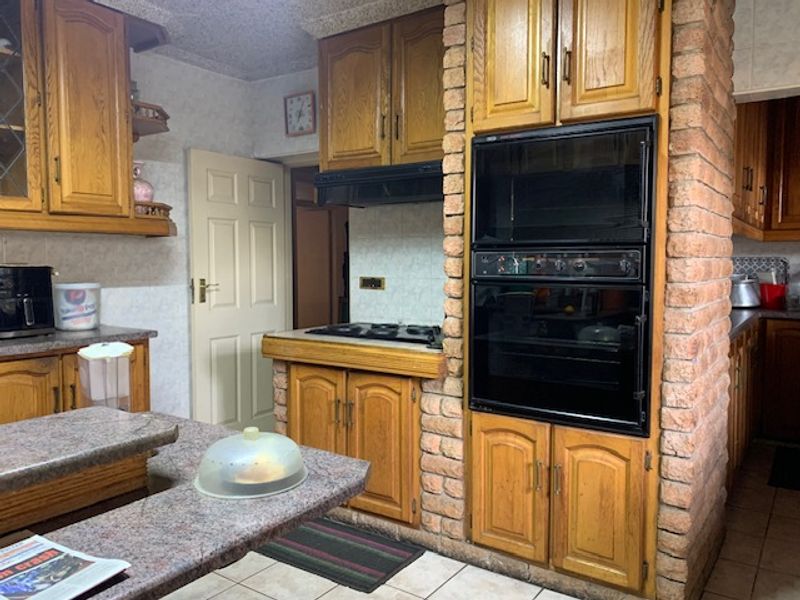 Spacious Family Retreat in Shallcross - Photo 9