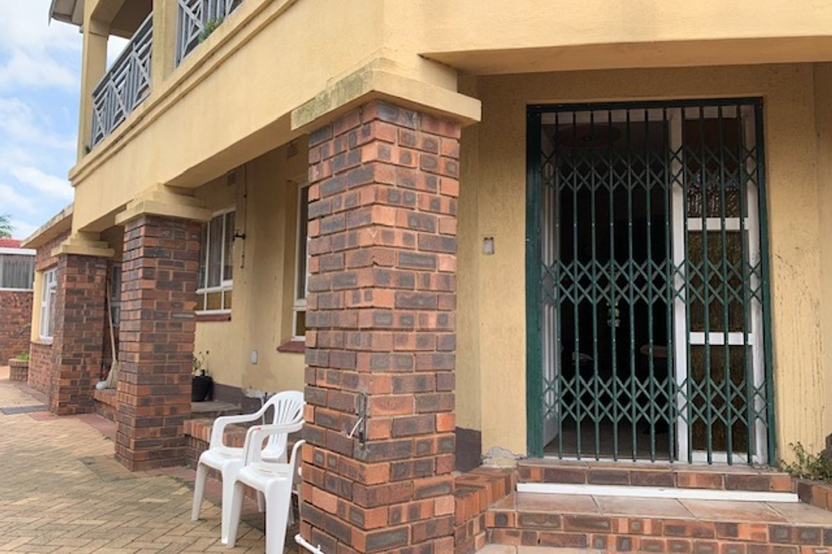 Spacious Family Retreat in Shallcross - Photo 2