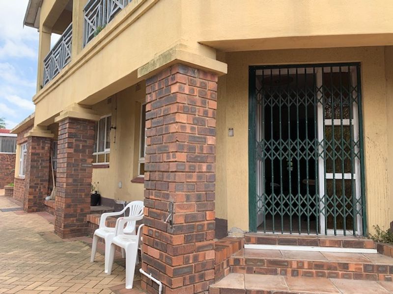 Spacious Family Retreat in Shallcross - Photo 2