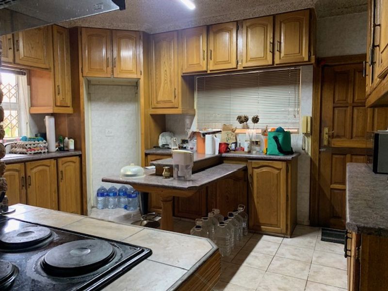 Spacious Family Retreat in Shallcross - Photo 8