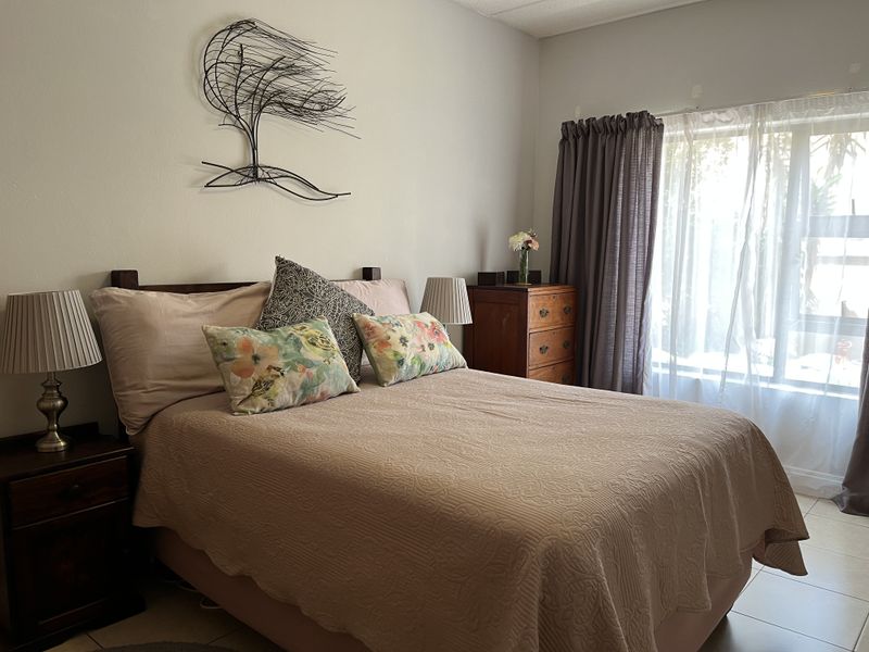 Neat Ground-Floor One-Bedroom Apartment with Private Garden – Ferndale - Photo 3