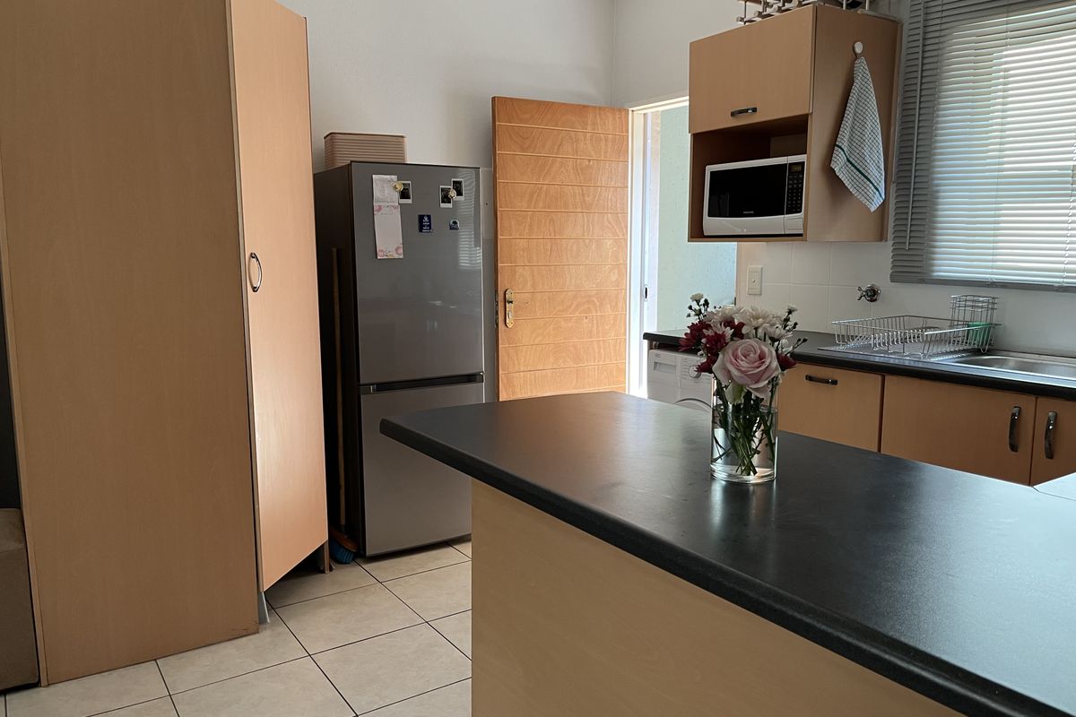 Neat Ground-Floor One-Bedroom Apartment with Private Garden – Ferndale - Photo 2
